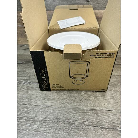 Pampered Chef Trifle Bowl #2832 Glass Bowl & Stand With Plastic Lid with box - Picture 13 of 13
